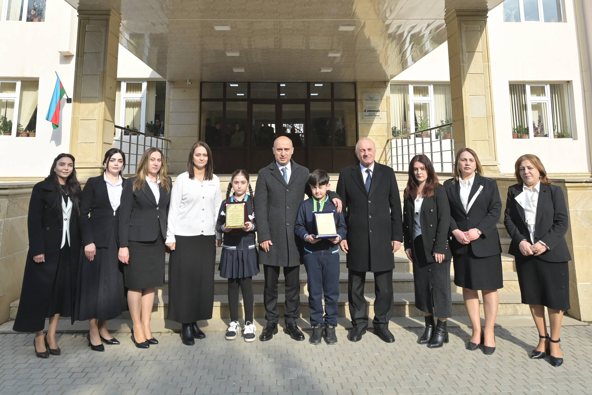 Nazir Mingəçevirdə Milli Qəhrəman Natiq Qasımovun adını daşıyan məktəbdə büstün açılışında iştirak edib