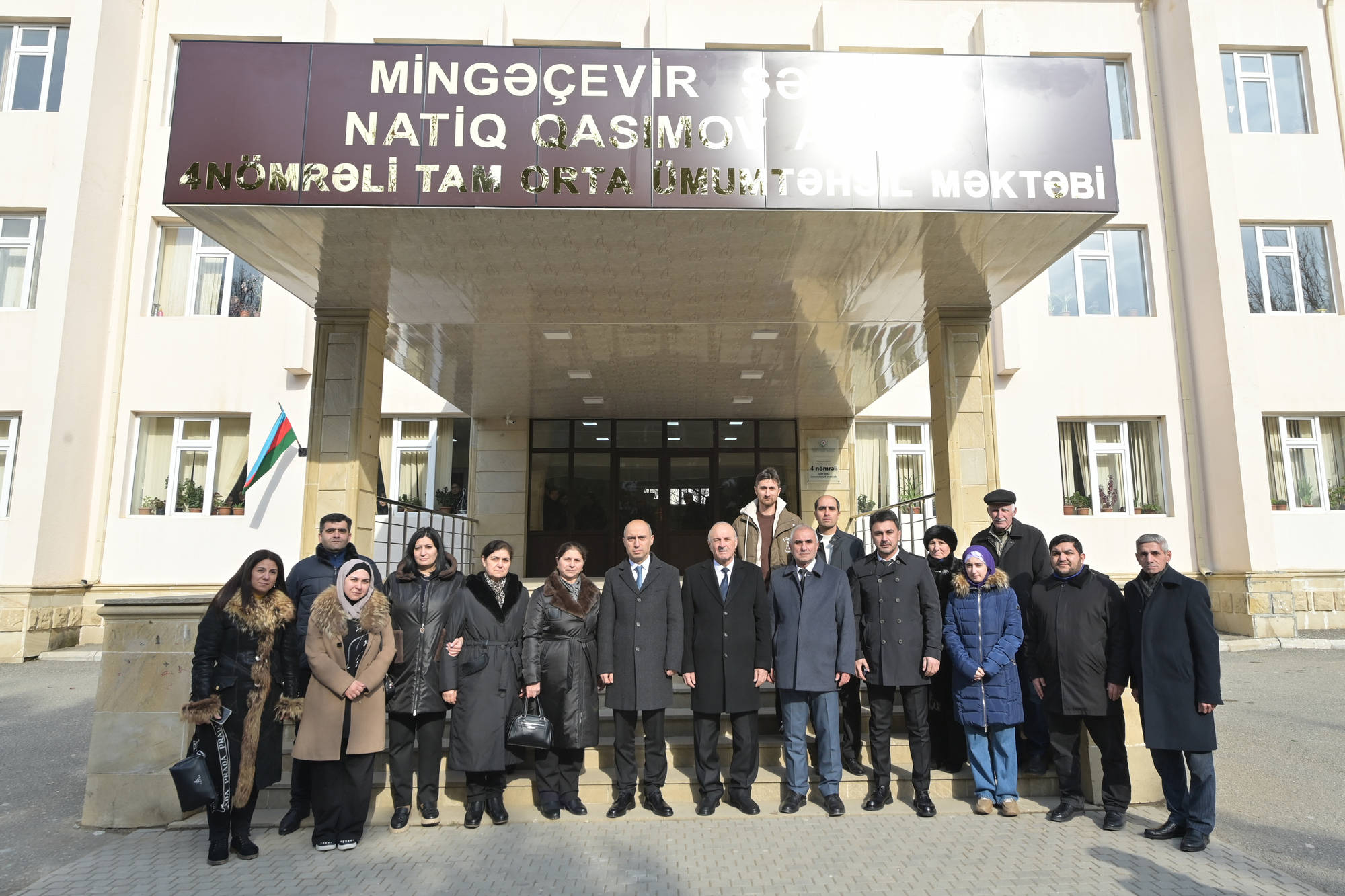 Nazir Mingəçevirdə Milli Qəhrəman Natiq Qasımovun adını daşıyan məktəbdə büstün açılışında iştirak edib