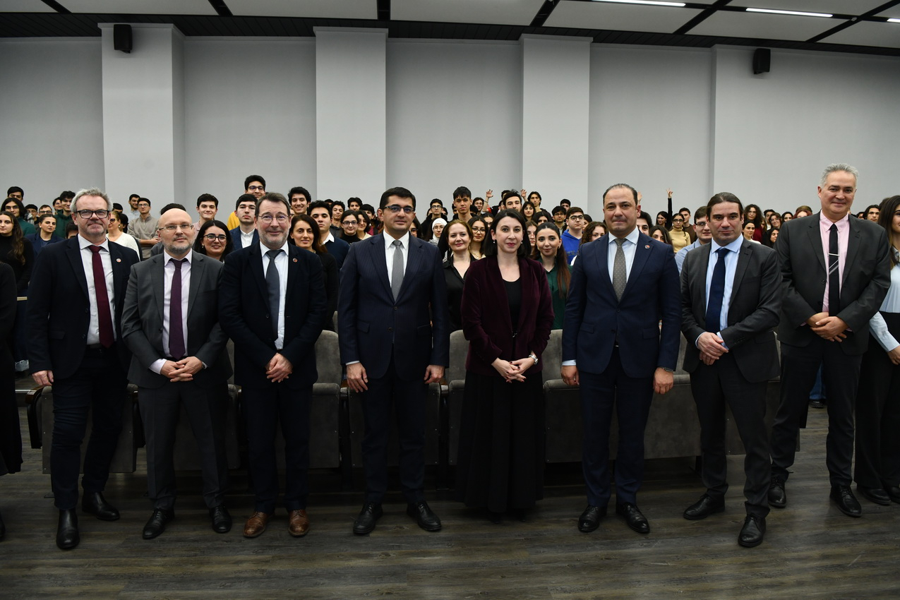 Fransanın Azərbaycandakı səfiri UFAZ-ı rəsmi ziyarət edib