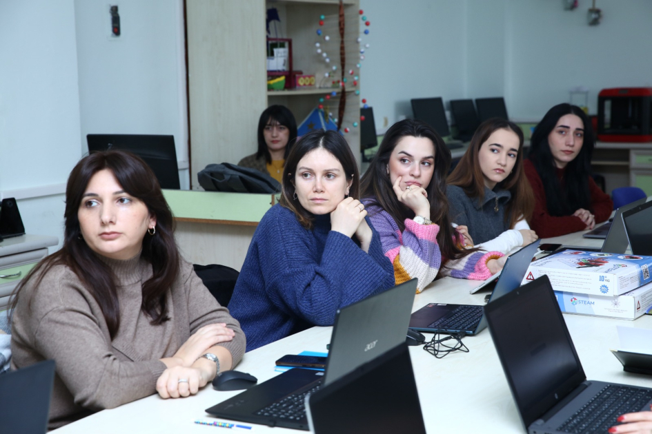 Pedaqoji Universitetdə STEAM təlimlərinə başlanılıb