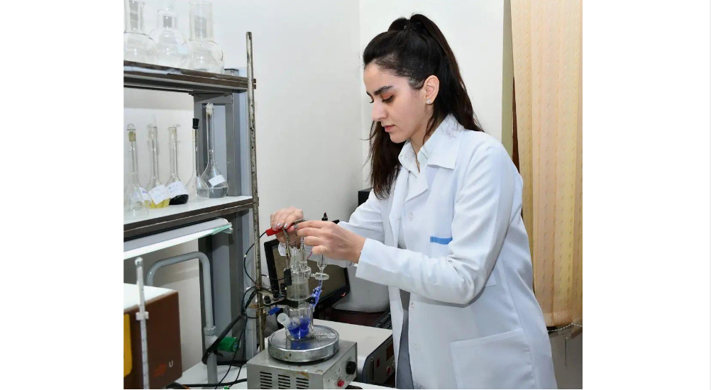 Müəllim olmaq istəyirdi, kimyaçı alim oldu