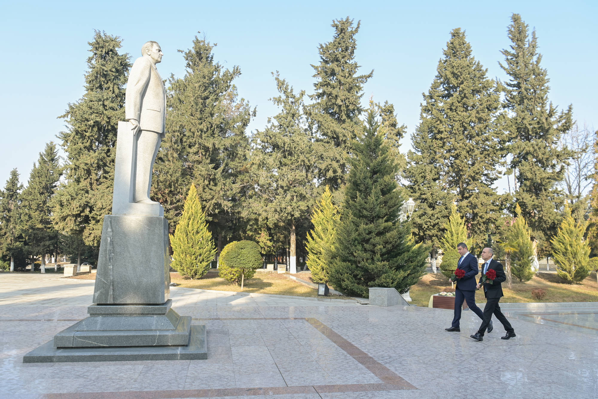 Elm və təhsil naziri Kürdəmirdə vətəndaşları qəbul edib