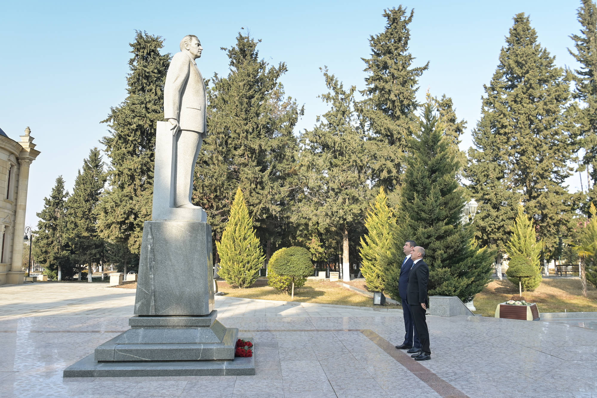 Elm və təhsil naziri Kürdəmirdə vətəndaşları qəbul edib