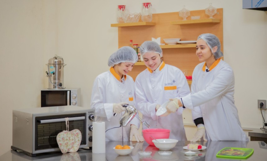 Azərbaycanda peşə təhsili alan əcnəbilərin sayı artıb