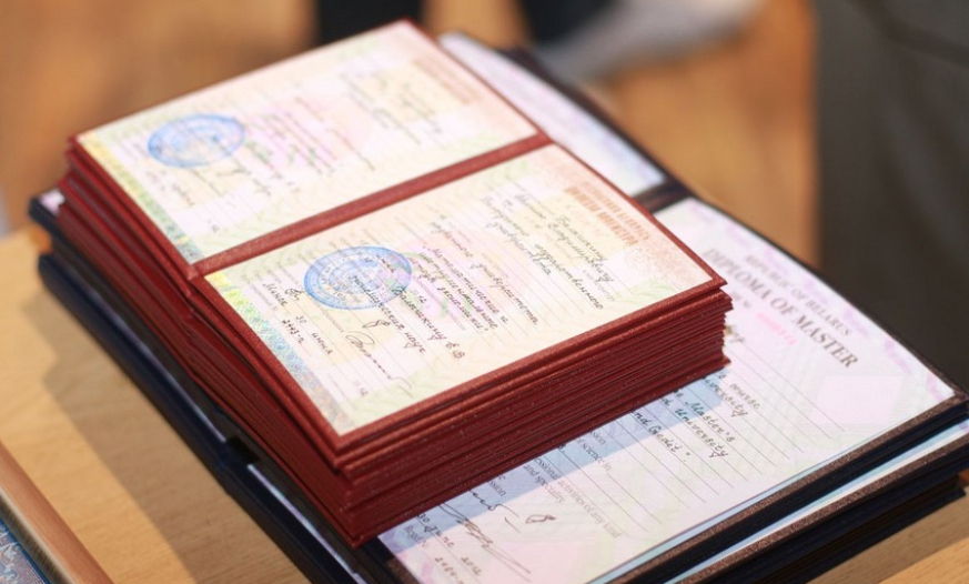 Fəlsəfə doktoru dərəcəsi alanların çoxu 36-50 yaşlı olub