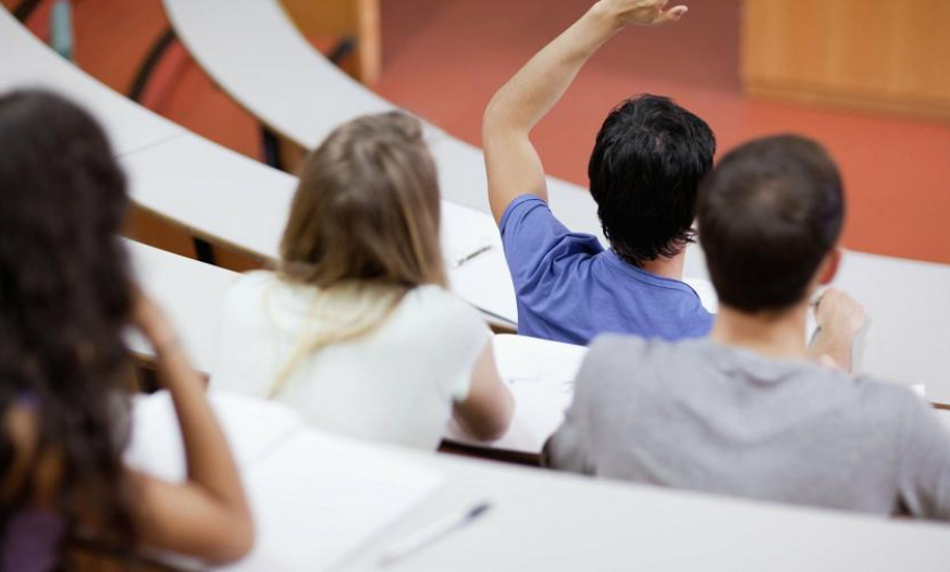 Həm oxuyur, həm işləyir: