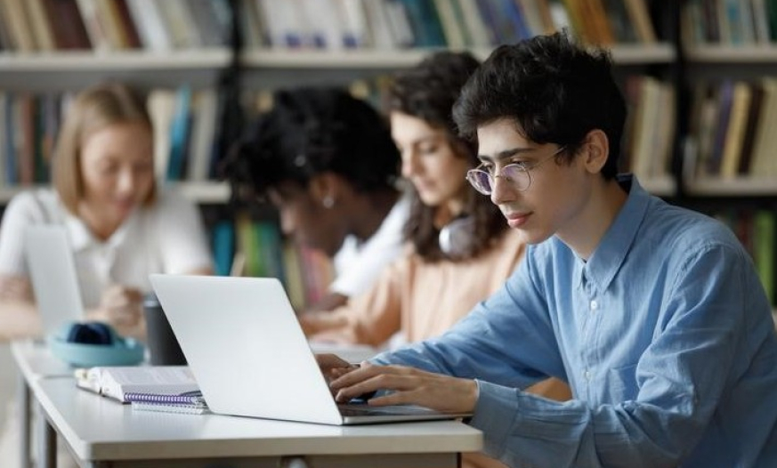 Diplomla bitməyən yol: Ömürboyu təhsil niyə hər kəs üçün vacibdir?