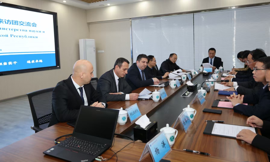 Azərbaycan Çinin peşə təhsili təcrübəsini öyrənir