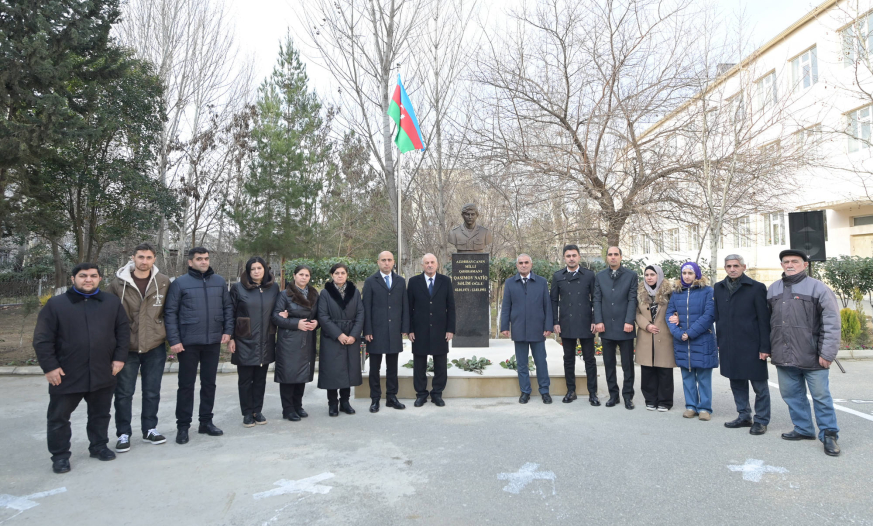 Nazir Mingəçevirdə Milli Qəhrəman Natiq Qasımovun adını daşıyan məktəbdə büstün açılışında iştirak edib