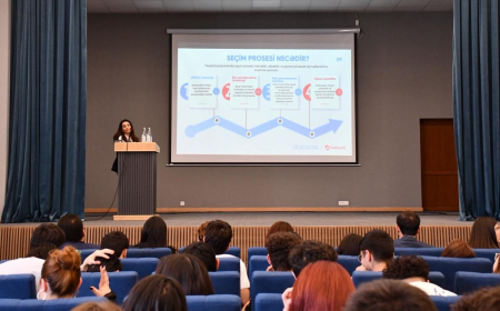 Qarabağ Universitetində “İnnovasiya və süni intellekt” təqaüd proqramı üzrə infosessiya keçirilib 