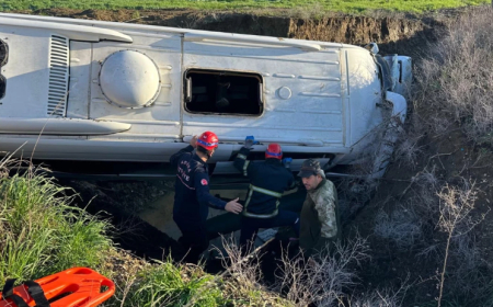 Türkiyədə məktəbli avtobusu dərəyə aşdı: 9 yaralı 