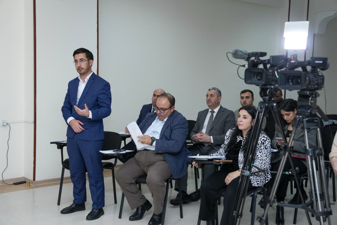 NDU-nun rektoru Elbrus İsayev media nümayəndələri üçün brifinq keçirib