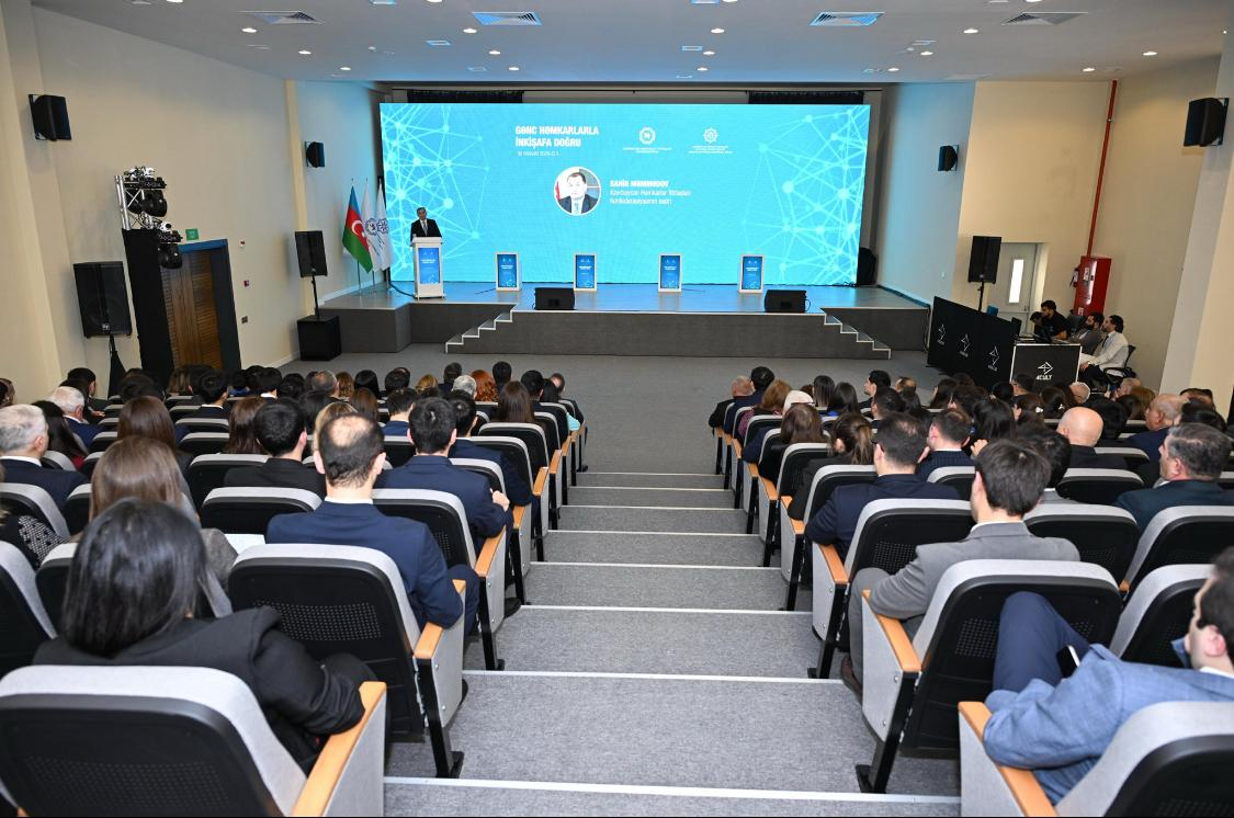 Nazir müavini “Gənc həmkarlarla inkişafa doğru” adlı tədbirdə iştirak edib