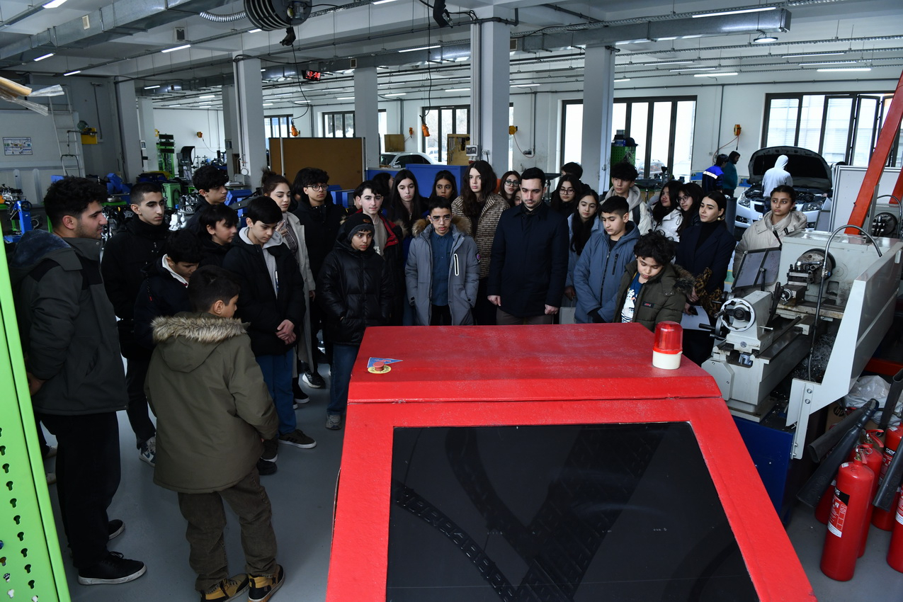 ADNSU-da şagirdlər üçün “Mühəndislik düşərgəsi” başa çatıb