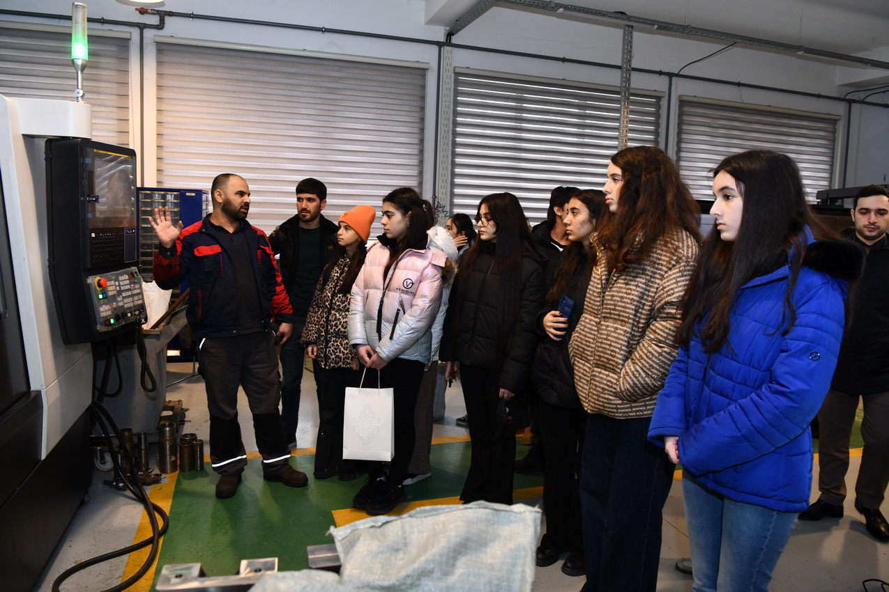 ADNSU-da şagirdlər üçün “Mühəndislik düşərgəsi” başa çatıb