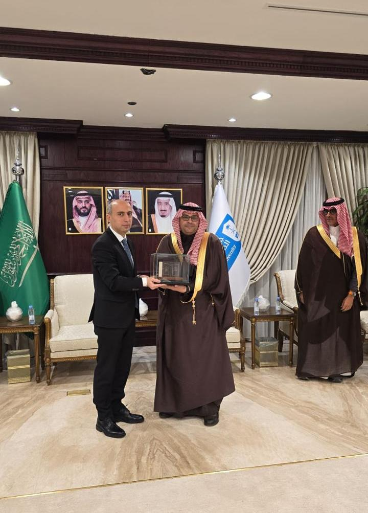 Elm və təhsil naziri Kral Səud Universitetini ziyarət edib