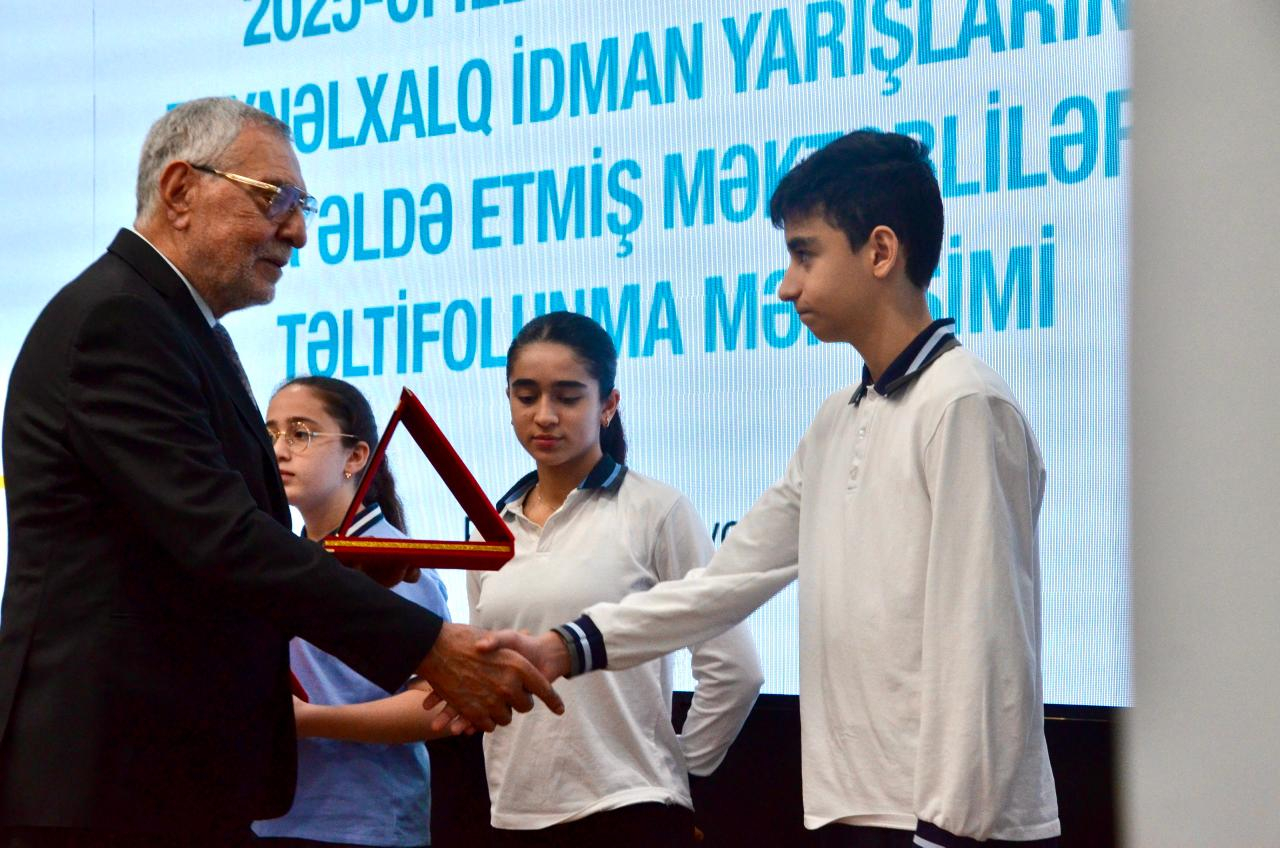 İdmanda uğur qazanan məktəblilər təltif olunublar