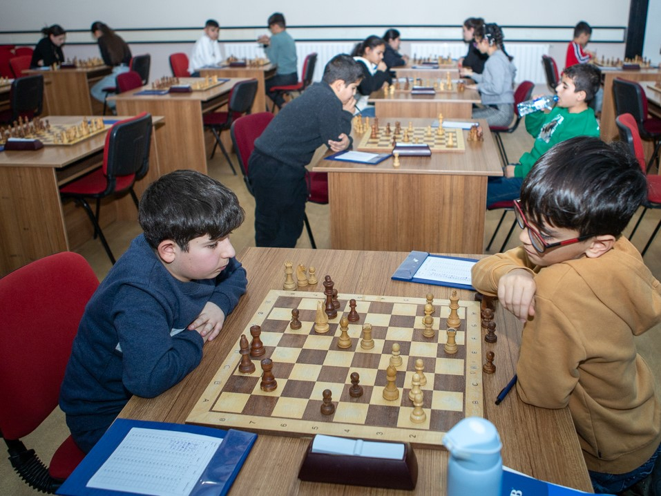 Naxçıvanda 8–18 yaşlı şahmatçılar arasında birincilik başladı