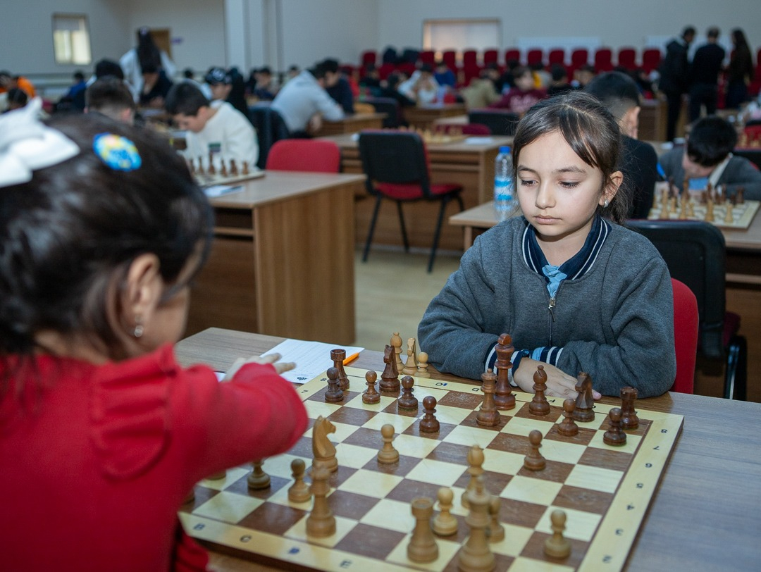 Naxçıvanda 8–18 yaşlı şahmatçılar arasında birincilik başladı