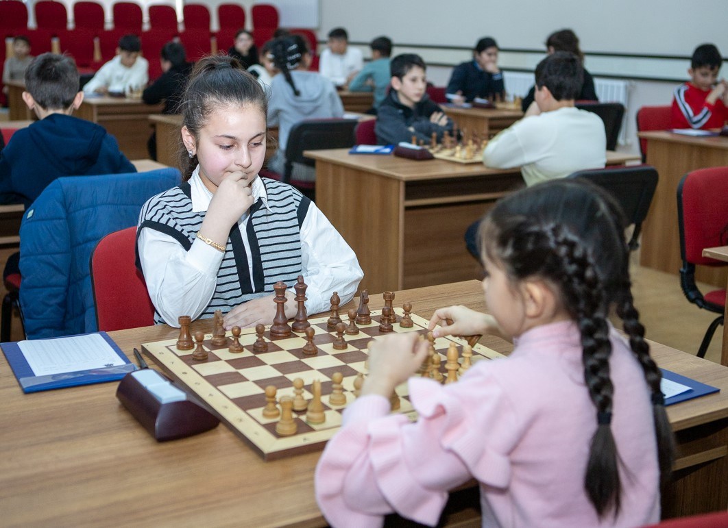 Naxçıvanda 8–18 yaşlı şahmatçılar arasında birincilik başladı