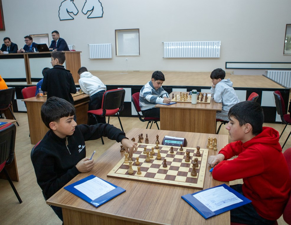 Naxçıvanda 8–18 yaşlı şahmatçılar arasında birincilik başladı