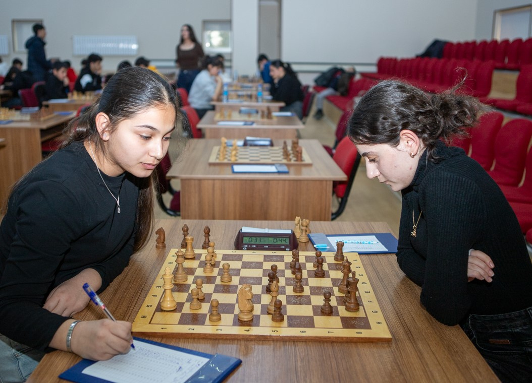 Naxçıvanda 8–18 yaşlı şahmatçılar arasında birincilik başladı
