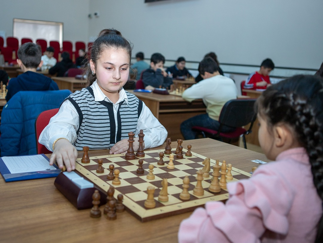 Naxçıvanda 8–18 yaşlı şahmatçılar arasında birincilik başladı
