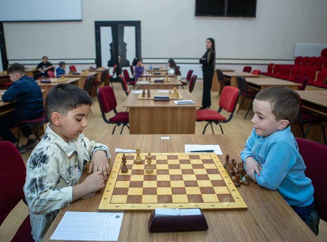 Naxçıvanda 8–18 yaşlı şahmatçılar arasında birincilik başladı