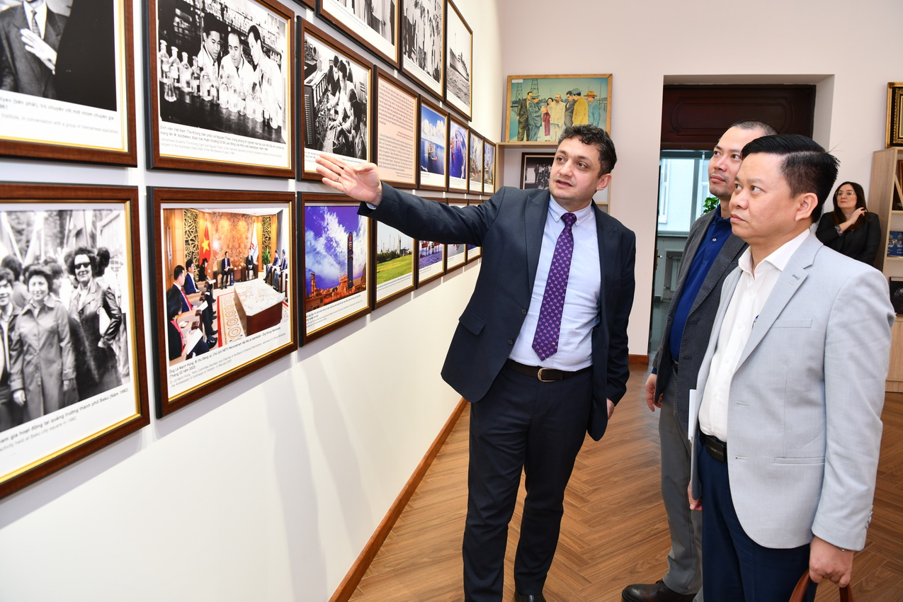 Vyetnam şirkətinin nümayəndə heyəti ADNSU-da əməkdaşlıq imkanlarını müzakirə edib