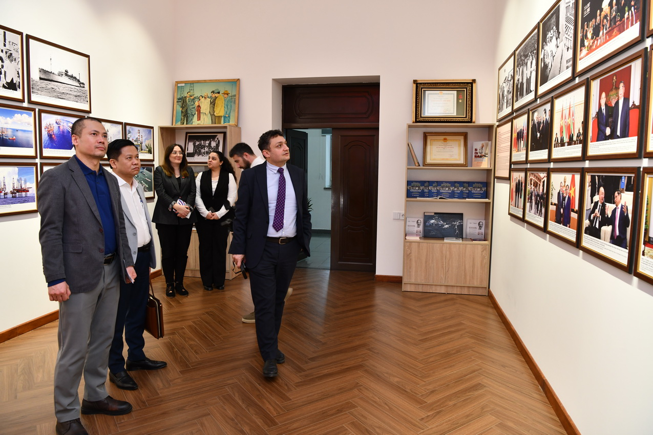 Vyetnam şirkətinin nümayəndə heyəti ADNSU-da əməkdaşlıq imkanlarını müzakirə edib