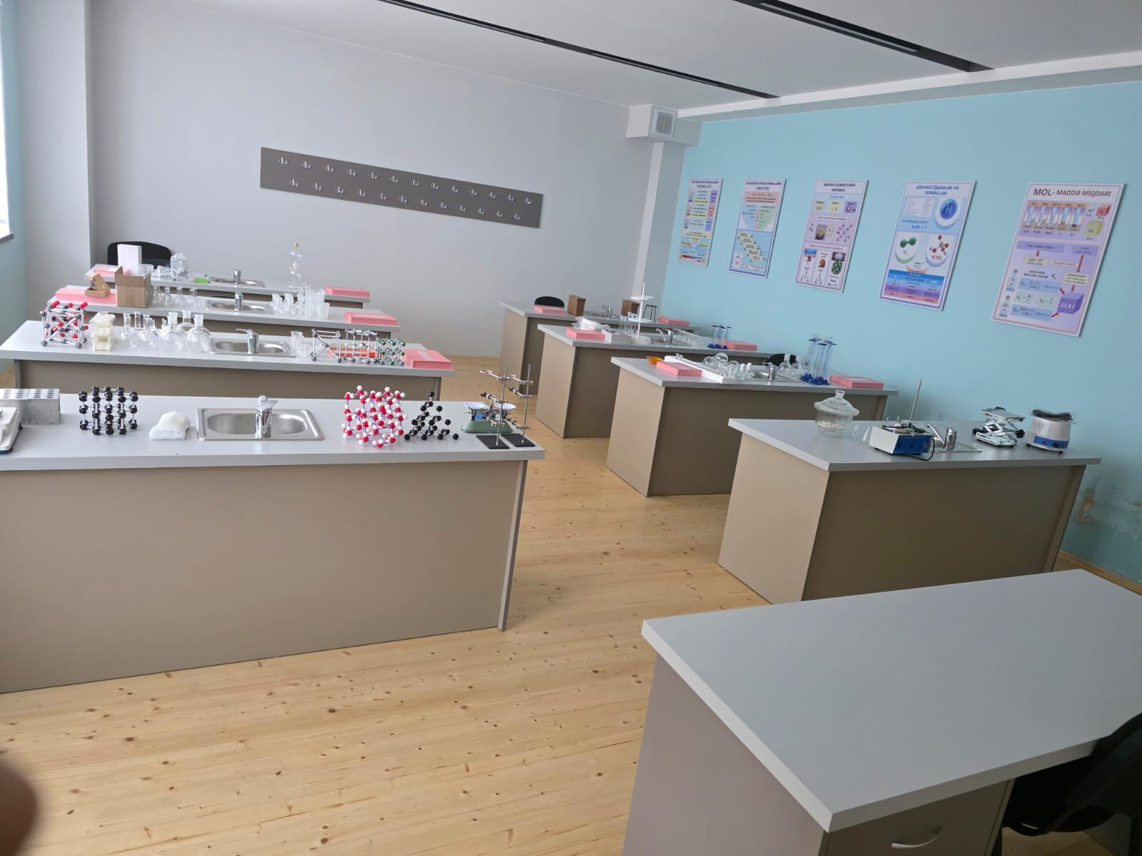 Abşeron məktəblərində sıxlıq azalır: