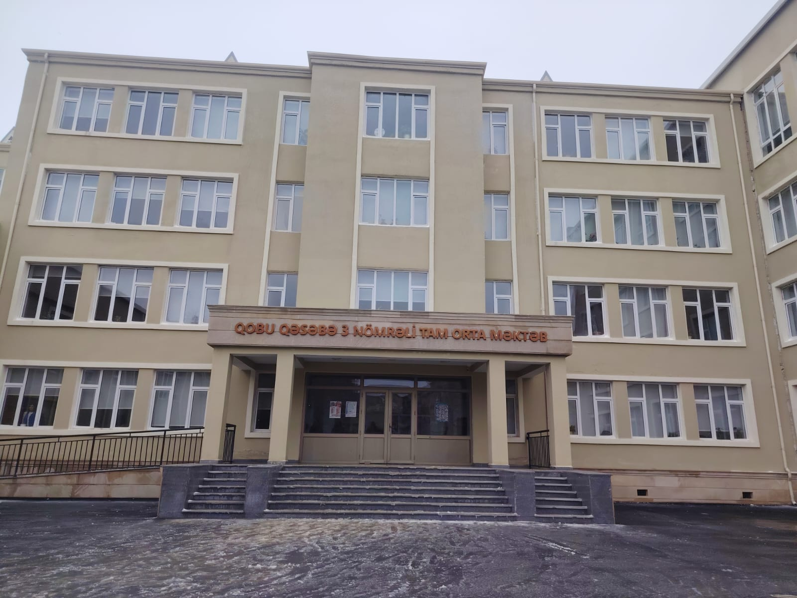 Abşeron məktəblərində sıxlıq azalır: