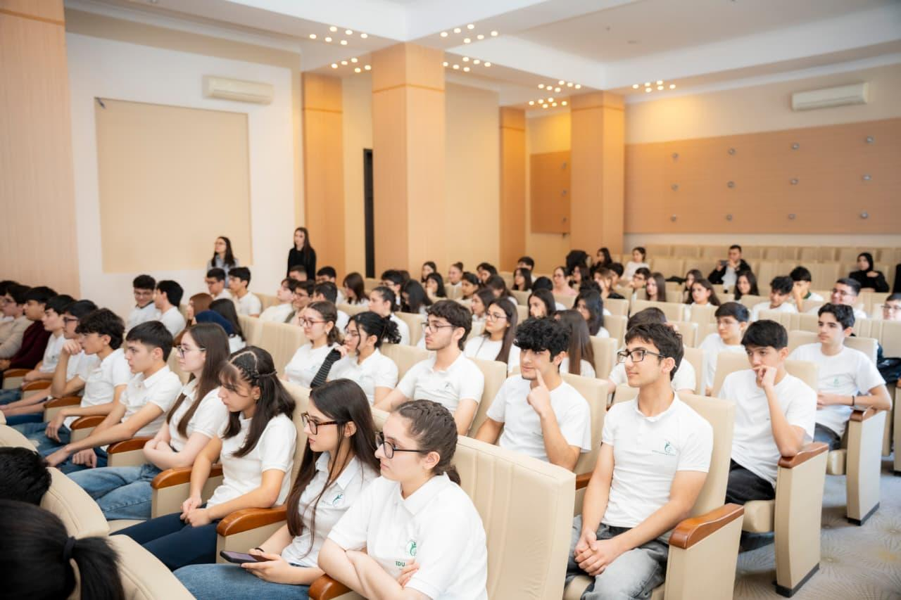 AzMİU-da şagirdlər arasında bilik yarışı keçirilib