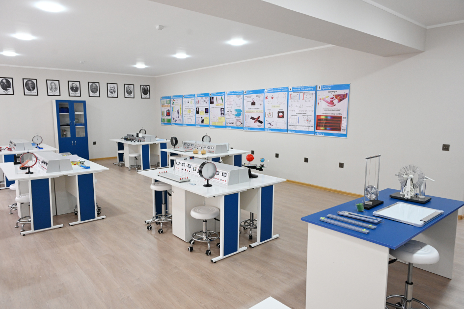 Leyla Əliyeva və Alena Əliyeva Gəncədə STEAM mərkəzində və 37 nömrəli tam orta məktəbdə olublar