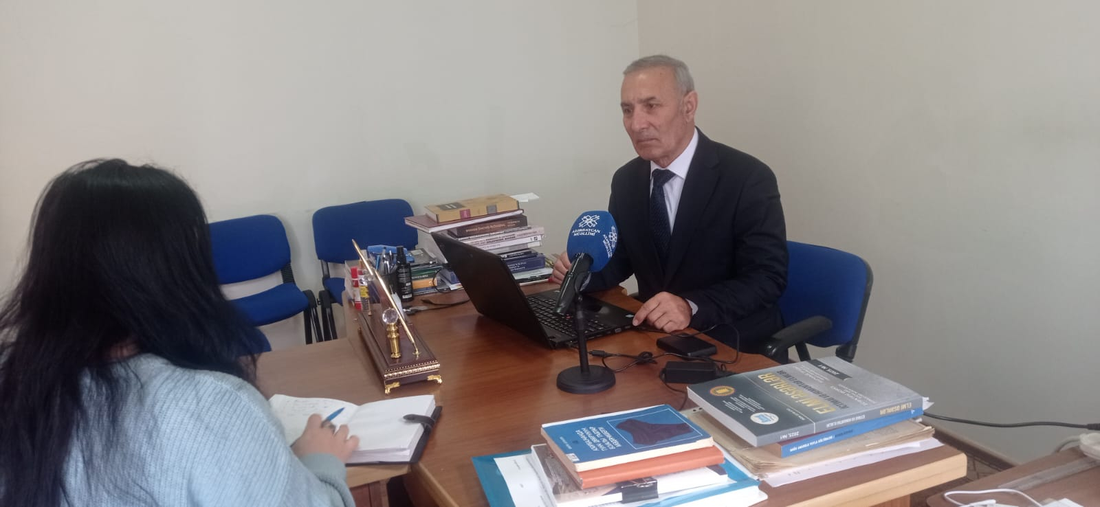 Akademiyada əməkhaqqı aşağı olduğundan bura gələn azdır