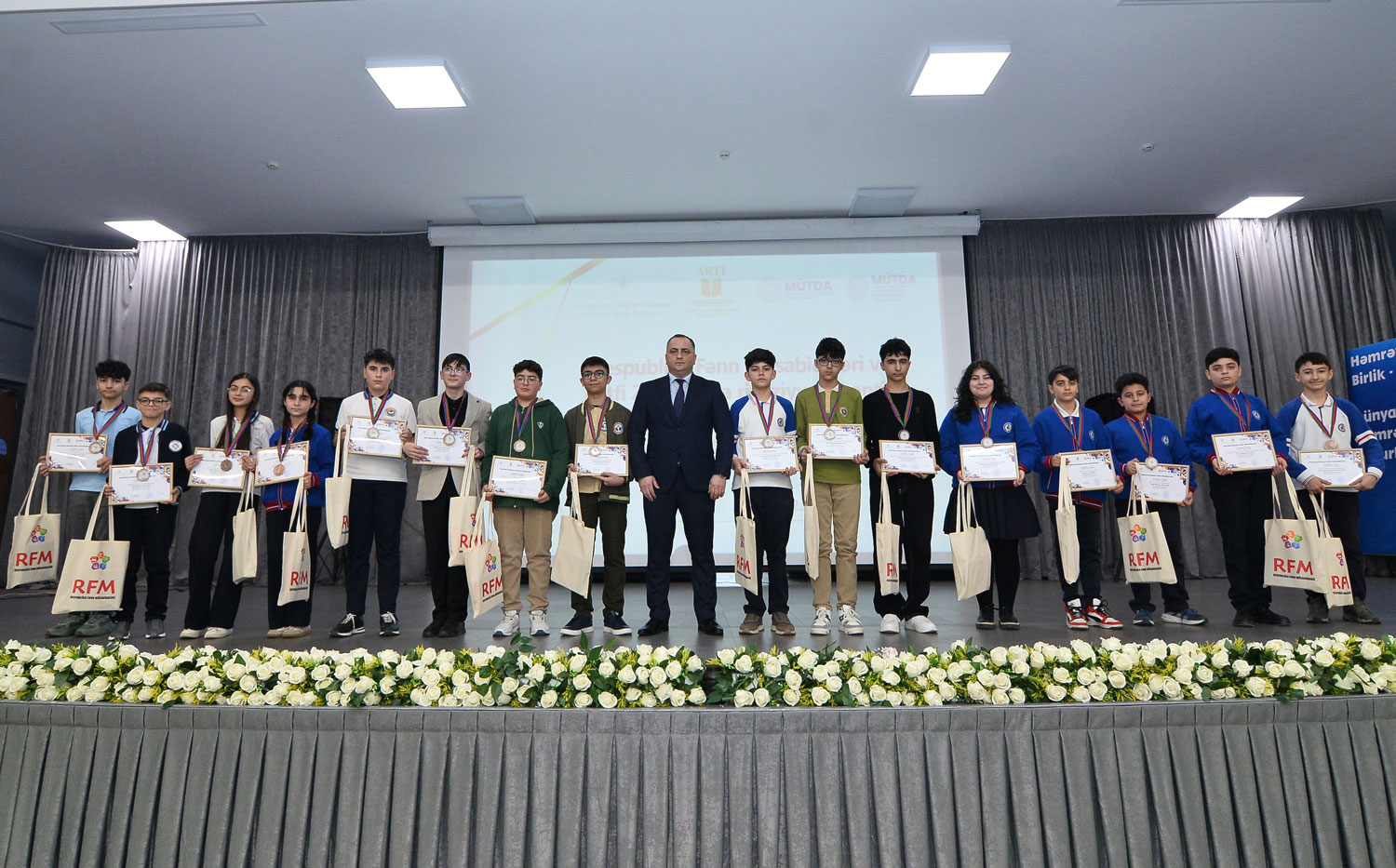 Müsabiqə və olimpiada qalibləri mükafatlandırılıb