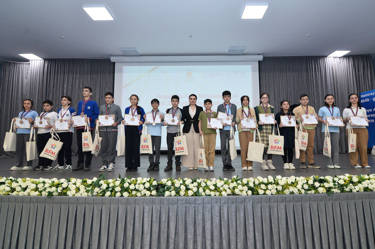 Müsabiqə və olimpiada qalibləri mükafatlandırılıb