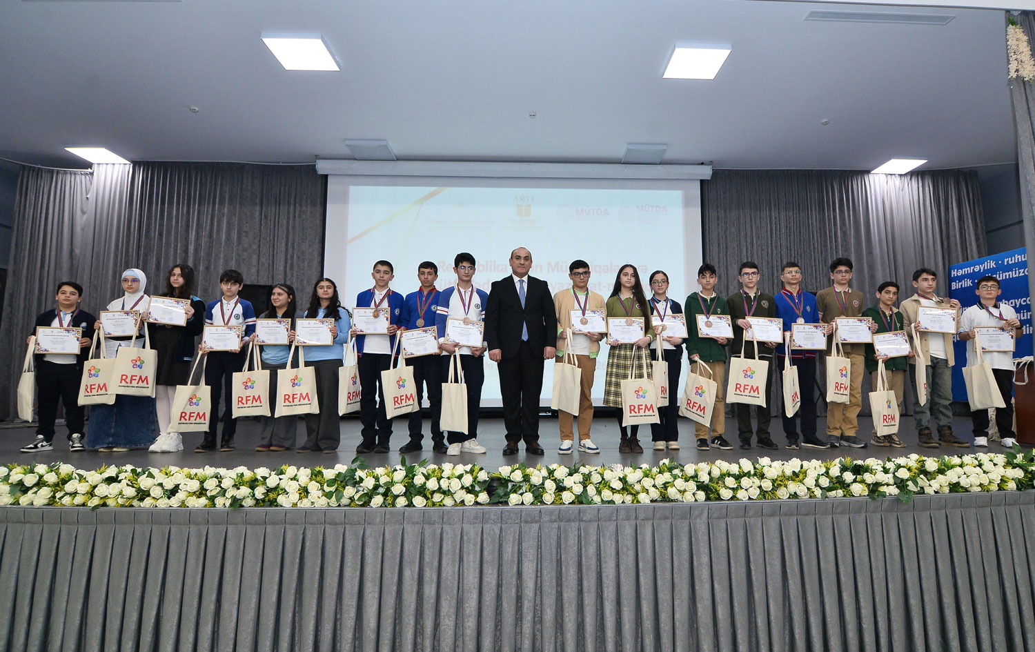 Müsabiqə və olimpiada qalibləri mükafatlandırılıb