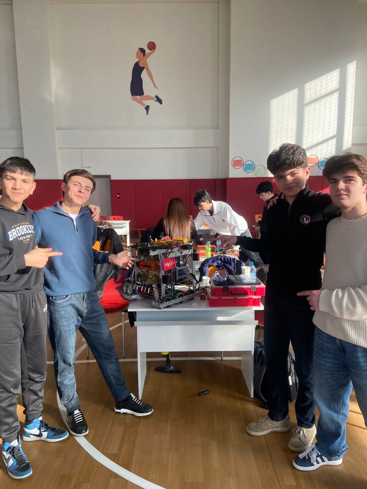 Gəncə məktəbliləri robototexnika üzrə respublika turnirinin qalibi olublar