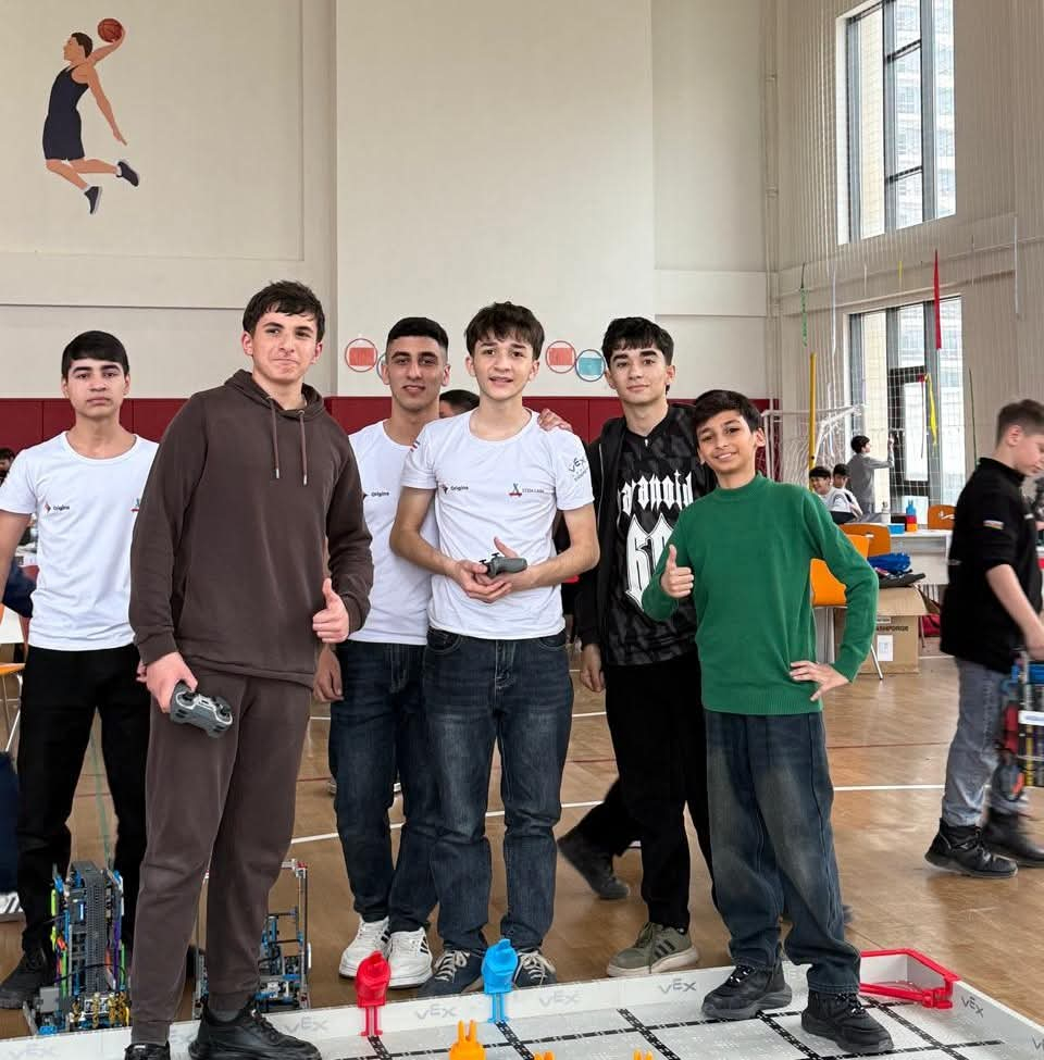 Gəncə məktəbliləri robototexnika üzrə respublika turnirinin qalibi olublar