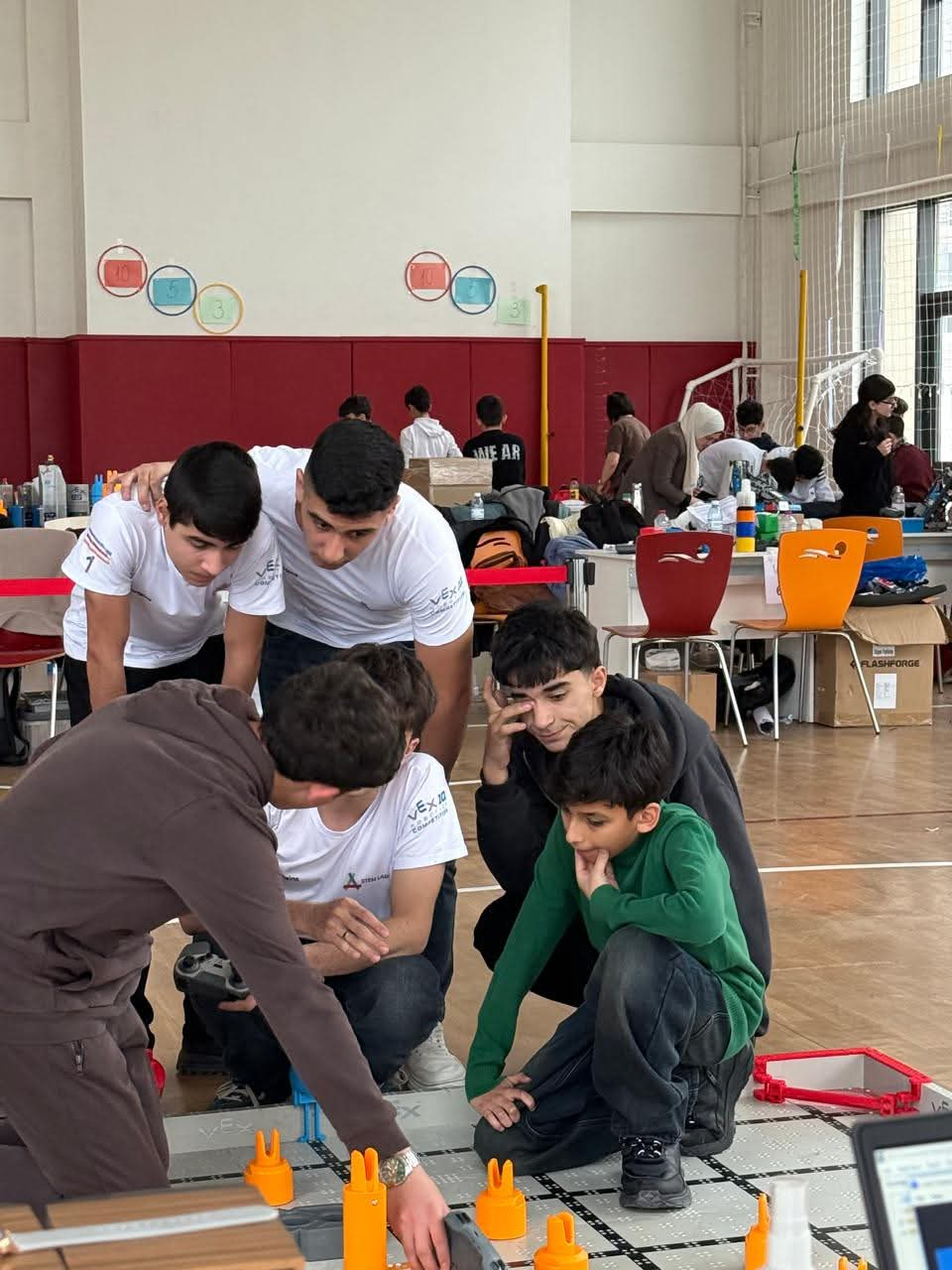 Gəncə məktəbliləri robototexnika üzrə respublika turnirinin qalibi olublar