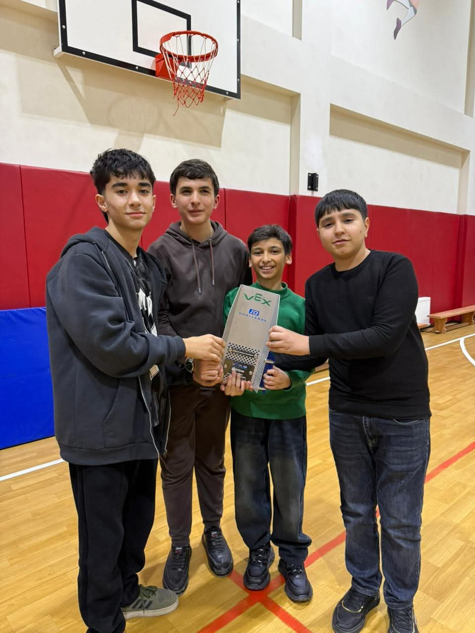 Gəncə məktəbliləri robototexnika üzrə respublika turnirinin qalibi olublar