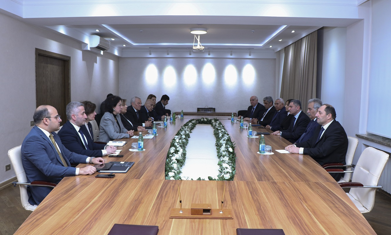 AzMİU ilə İqtisadiyyat İnstitutu arasında əməkdaşlıq memorandumu imzalanıb