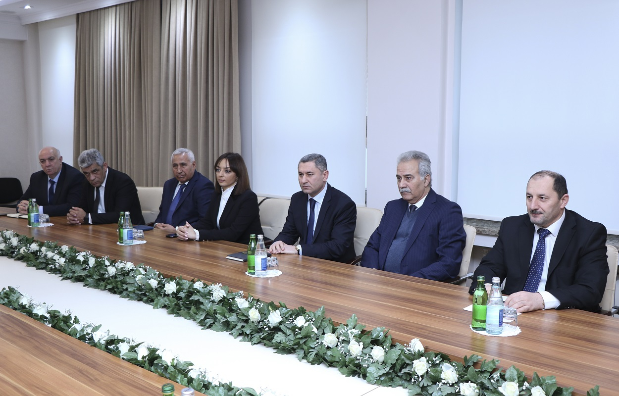 AzMİU ilə İqtisadiyyat İnstitutu arasında əməkdaşlıq memorandumu imzalanıb