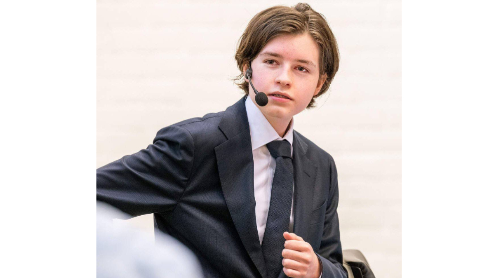 12 yaşında magistr, 15 yaşında fəlsəfə doktoru oldu