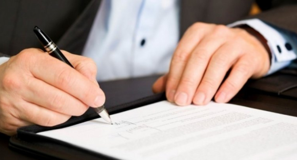 Çalışmanın yaş həddinə çatmış müəllimlərin nəzərinə - Müqavilə nə vaxtadək uzadılır?