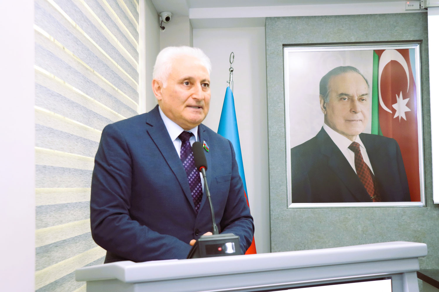 Paytaxt məktəblərində “Heydər Əliyev irsinin öyrədilməsi” dərsləri davam edir