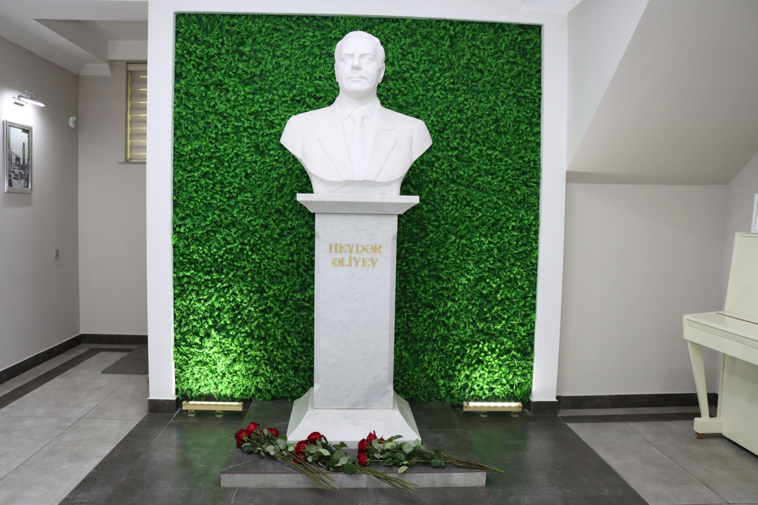 Paytaxt məktəblərində “Heydər Əliyev irsinin öyrədilməsi” dərsləri davam edir