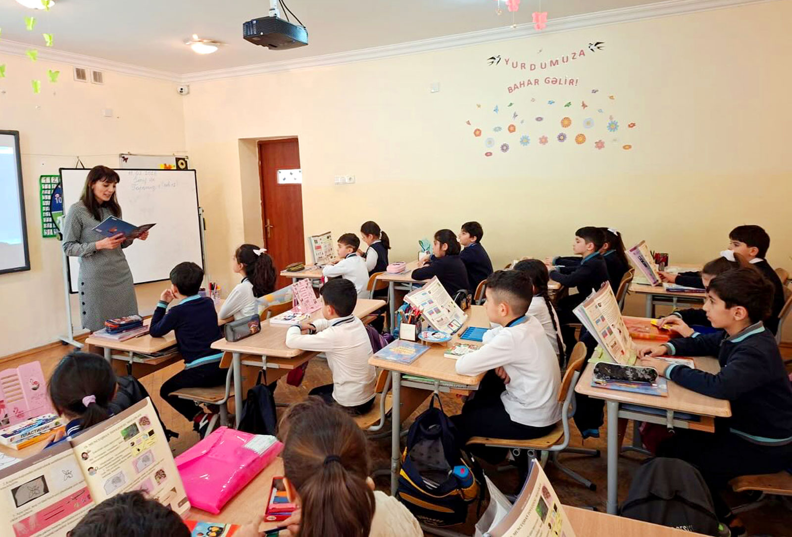 Paytaxt məktəblərində “Oxu dəqiqələri” keçirilir