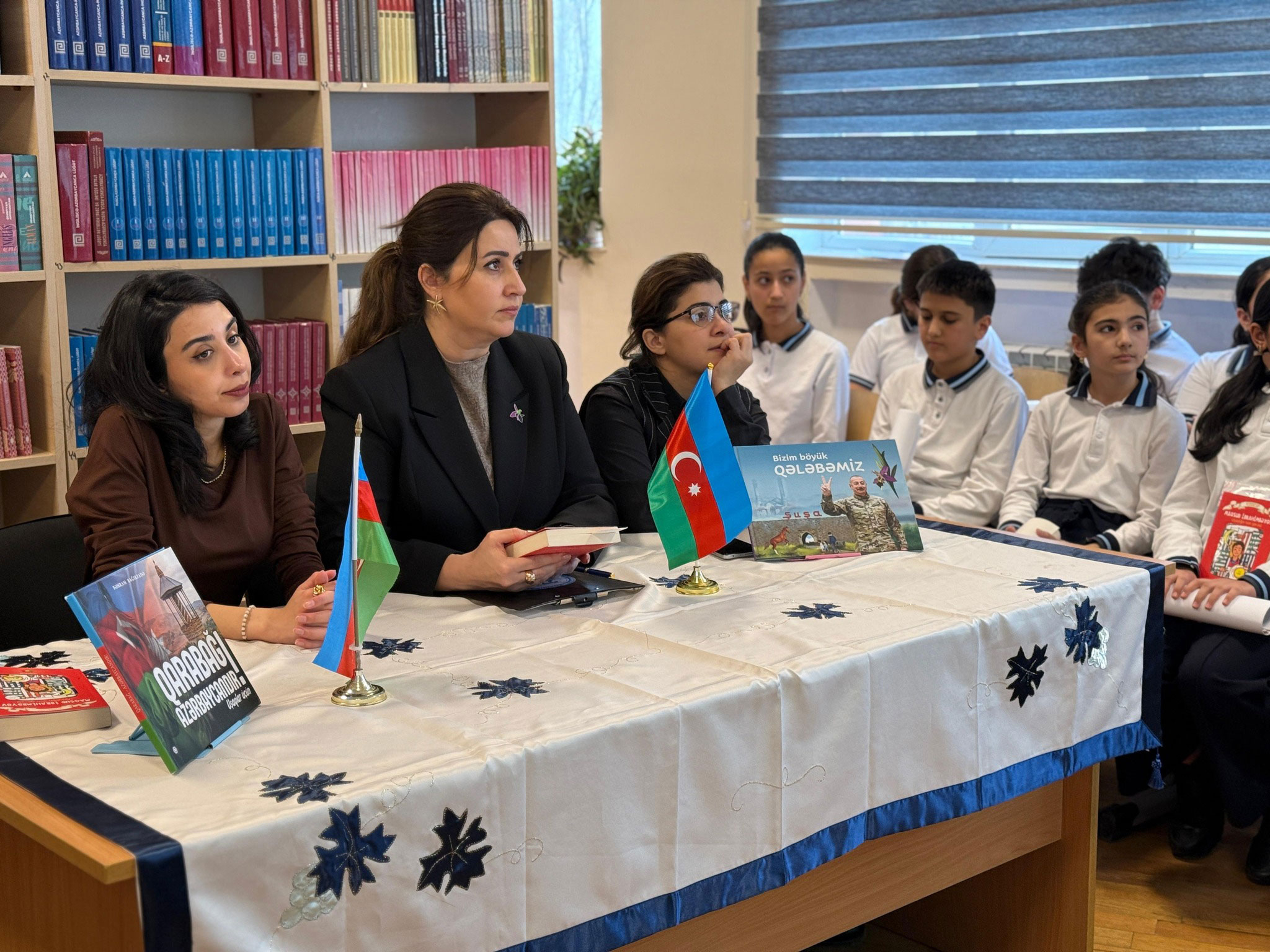 Paytaxt məktəblərində “Oxu dəqiqələri” keçirilir